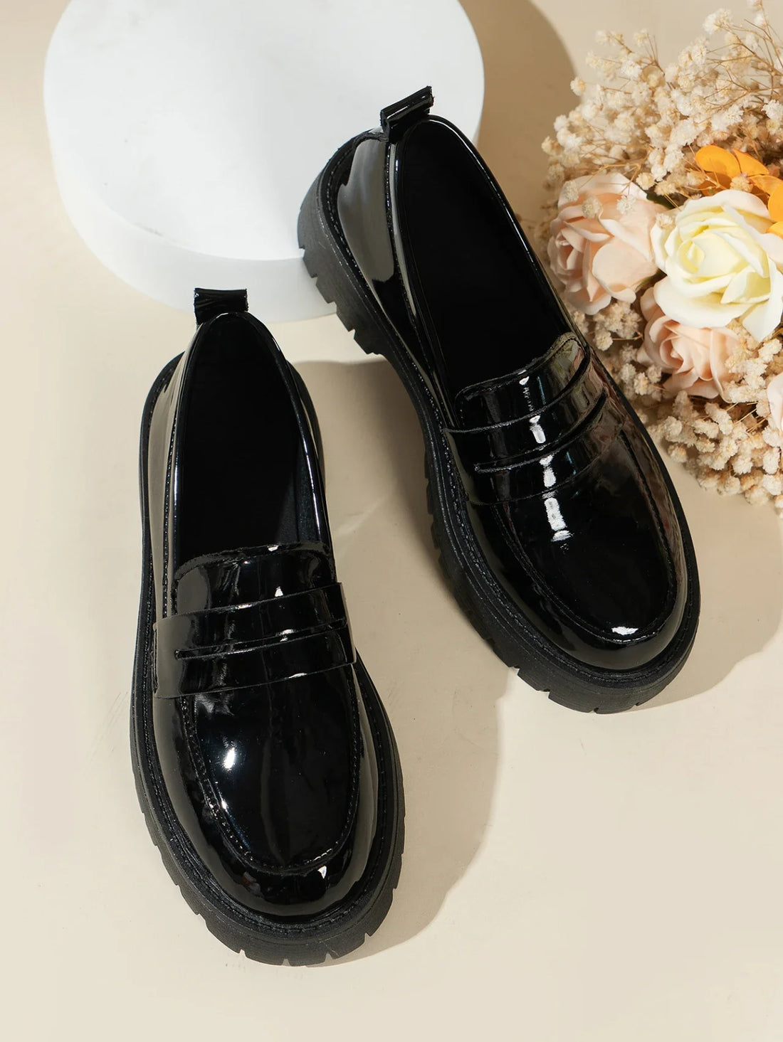2024 Spring and Autumn Hot Selling Women's Shoes Fashionable Round Toe Solid Color Glossy Slip-on Low Heel Women's Loafers