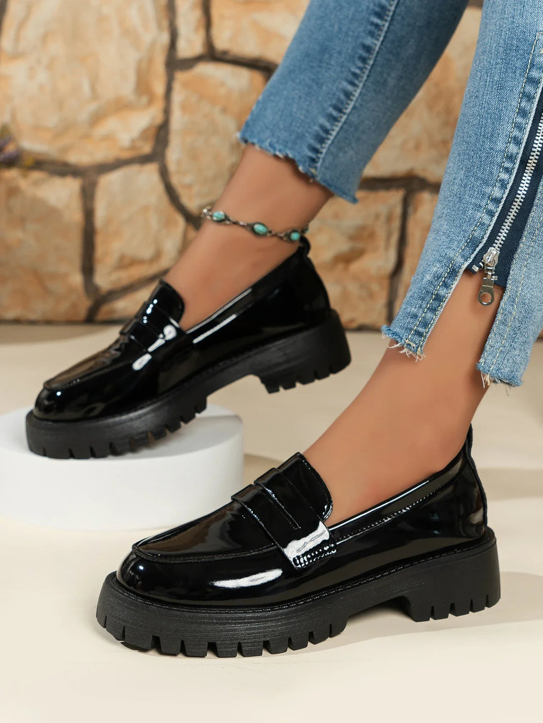 2024 Spring and Autumn Hot Selling Women's Shoes Fashionable Round Toe Solid Color Glossy Slip-on Low Heel Women's Loafers